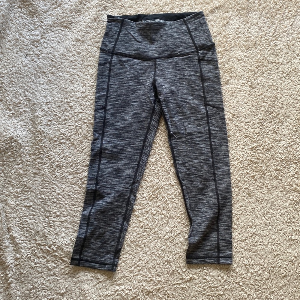 Victoria sport, high rise capri sports leggings with pockets- small